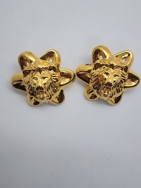 ✨️ 5 For 25 ✨️Vintage 1980s Gold Tone Lion Head Pierced Stud Earrings